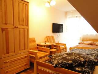 Проживание в семье Willa Ewa Поронин Трехместный номер с собственной ванной комнатой и балконом-3